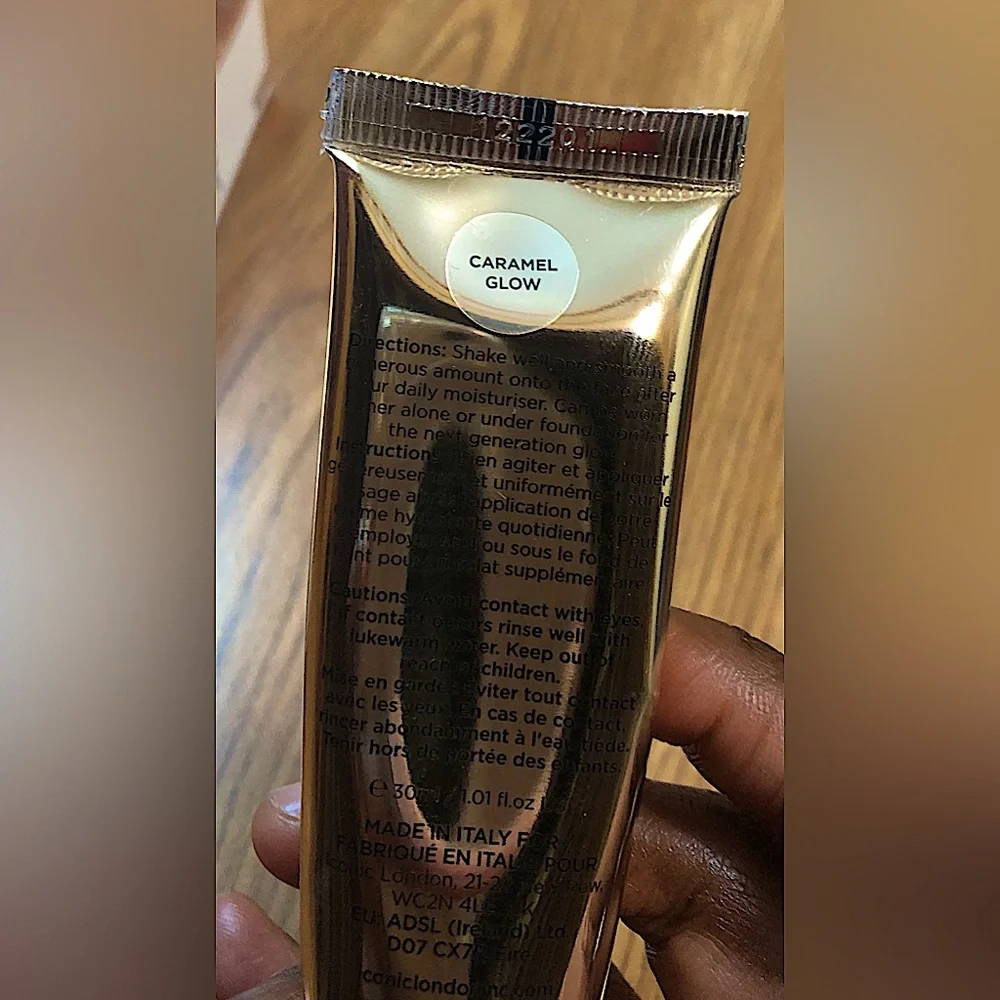 ICONIC London Radiance Booster in shade “Caramel Glow”